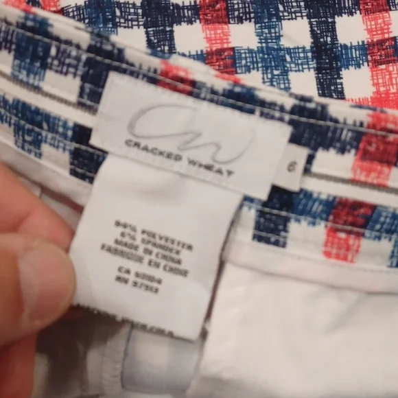 Crack wheat women's sz 6 shorts missing button